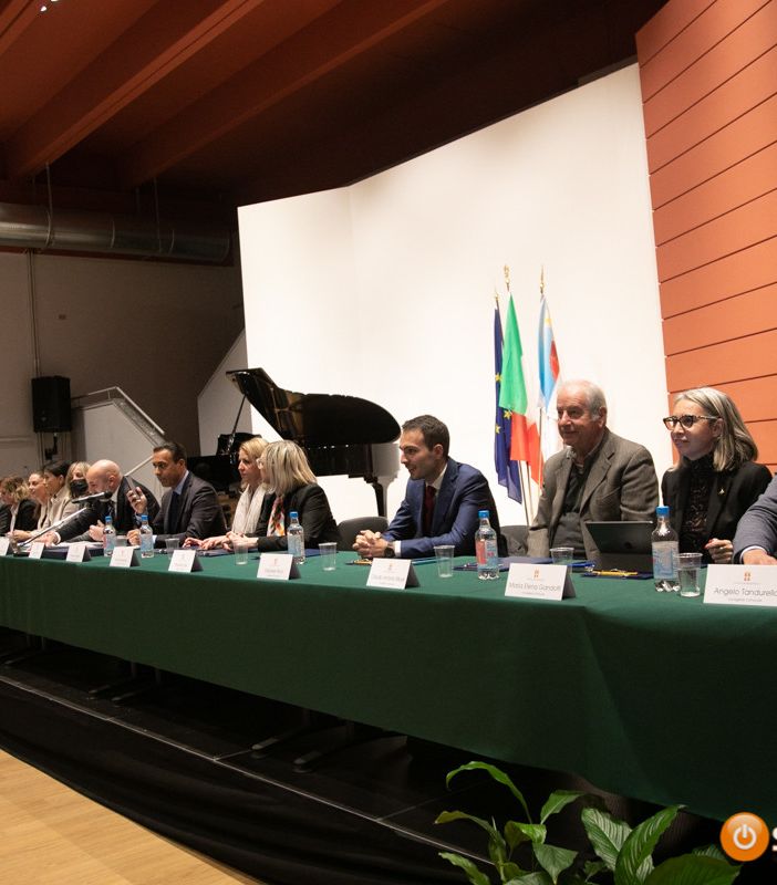 Un clima da 'volemose bene' nel primo consiglio del secondo mandato Pizzi