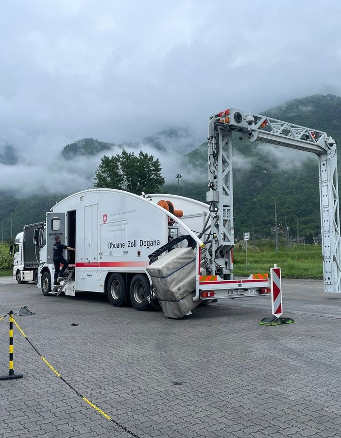 Scalo Domo II, si intensificano i controlli degli autoarticolati grazie allo scanner mobile