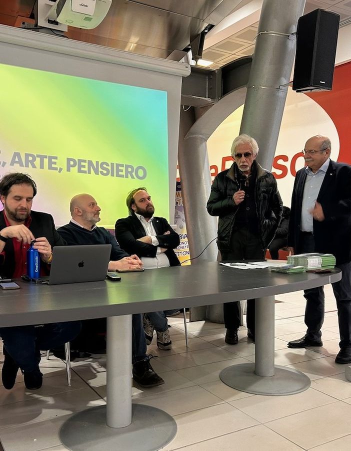 Grande partecipazione per la tavola rotonda &quot;Colore, arte, pensiero&quot; FOTO