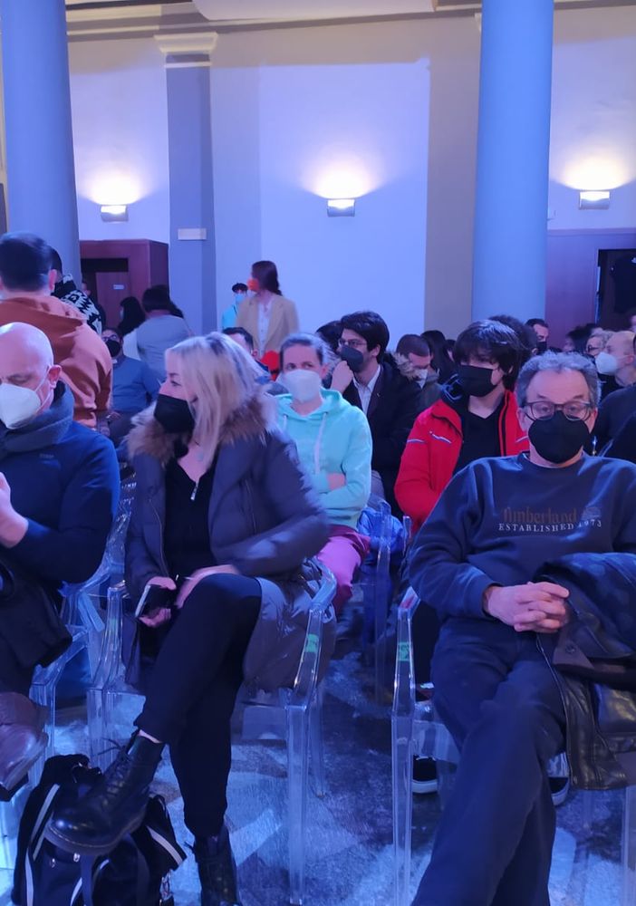 Tanti giovani e 'meno' giovani all'incontro domese con don Alberto Ravagnani VIDEO