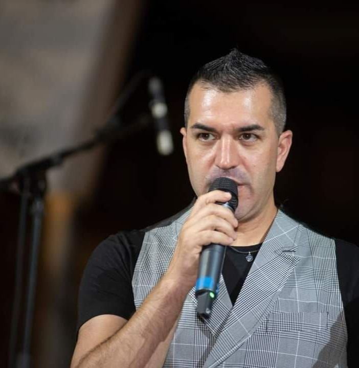 Dal Cantante della Solidarietà 10 carrozzine per i bambini malati di tumore