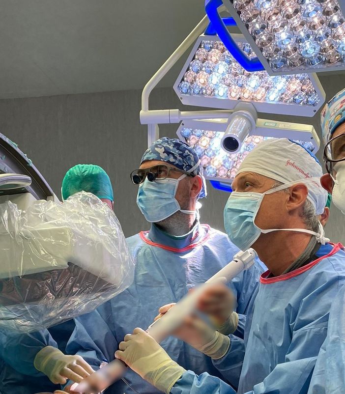 Nuovo intervento all'avanguardia per l'equipe del cardiochirurgo di origini ossolane Andrea Audo