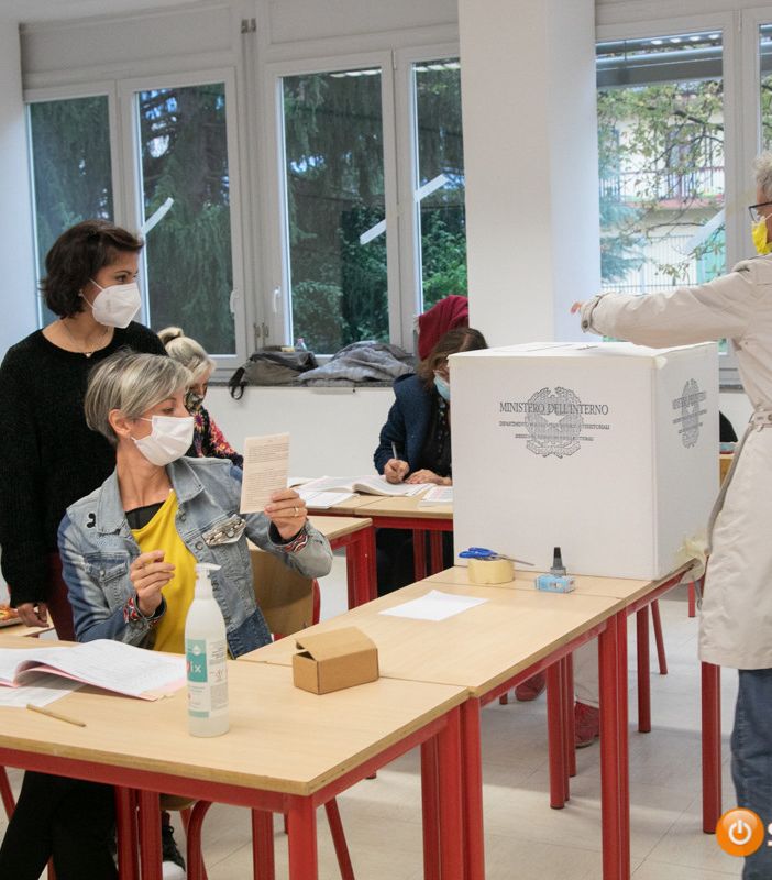 A Domo affluenza alle 12 sotto il 14%