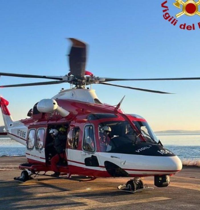Frana sul Monte Rosa, l'elicottero dei vigili del fuoco in volo per monitorare nuovi distacchi di materiale