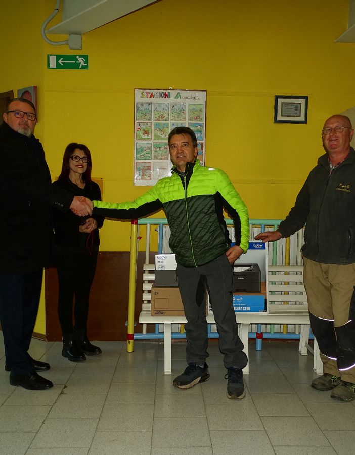 Dai Fisarmonicisti Ossolani una donazione alle scuole di Beura