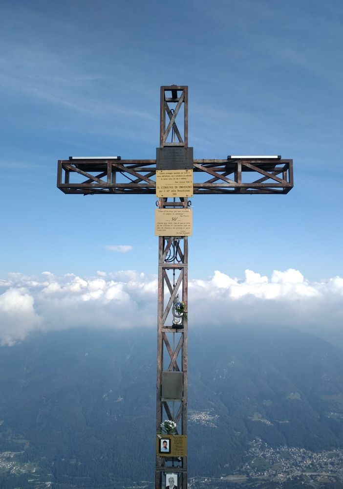 Illuminata la croce del Pizzo Ragno