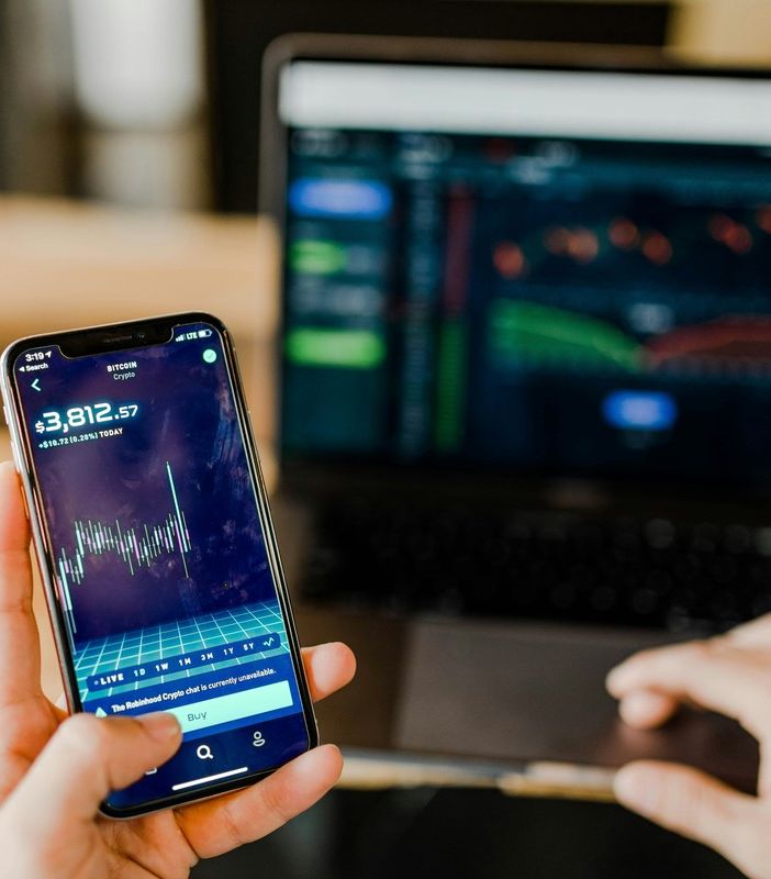Il Trading e la Situazione Attuale sui Titoli Nasdaq: Intel, Tesla, Apple e Amazon