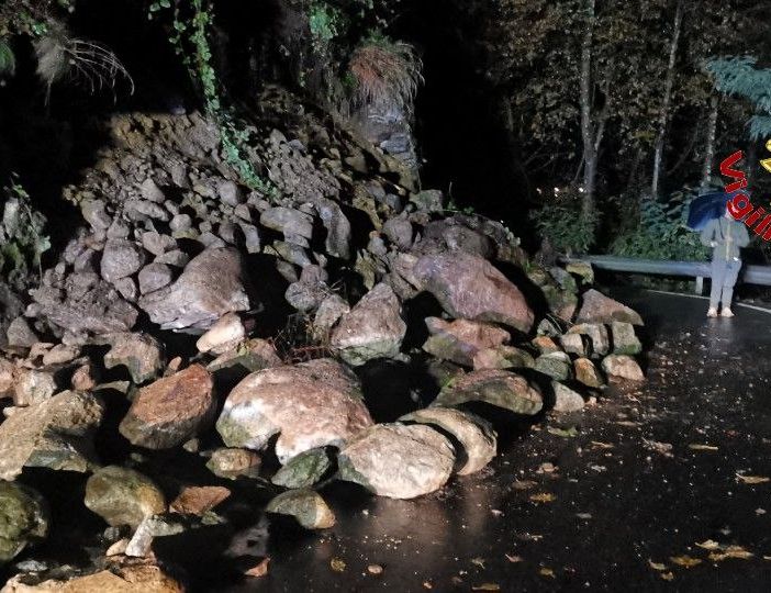 Frana in Valle Anzasca, chiusa la provinciale per Anzino