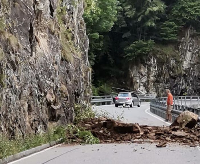 Smottamento sulla Strada Cantonale a Palagnedra, nessun veicolo coinvolto