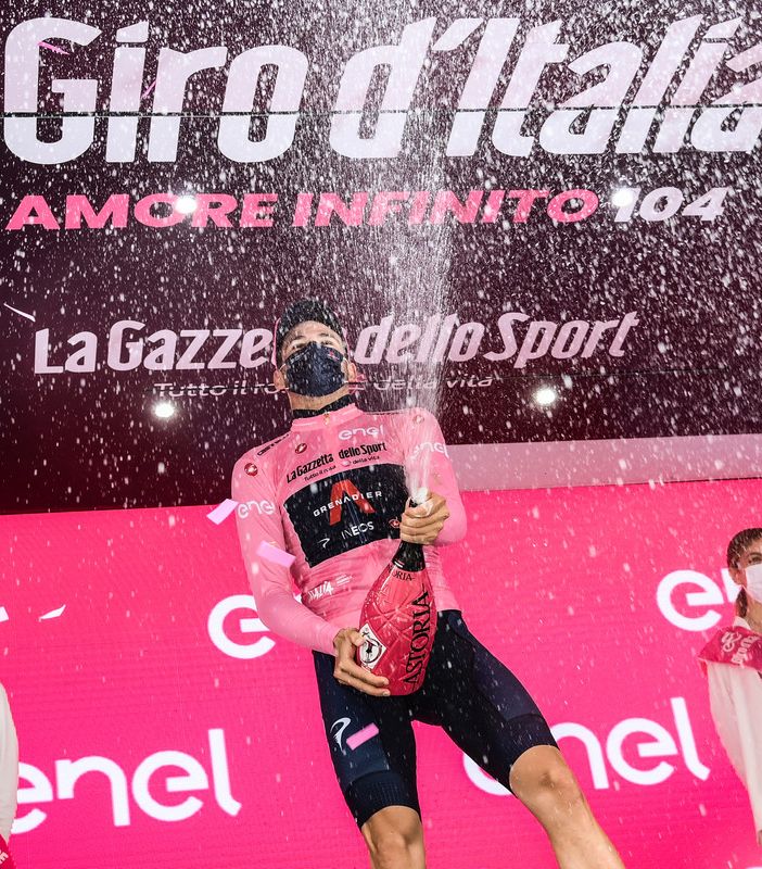 L'olandese Van der Hoorn vince la terza tappa del Giro, Ganna rimane in maglia rosa