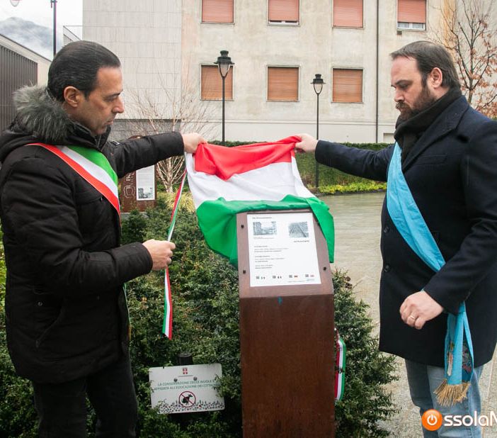“Per non dimenticare”, scoperta la targa commemorativa in Piazza Repubblica FOTO