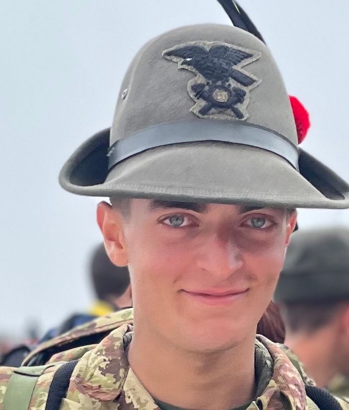 Un nuovo alpino in Ossola: il mergozzese Giovanni Fedeli ha ricevuto il 'cappello'
