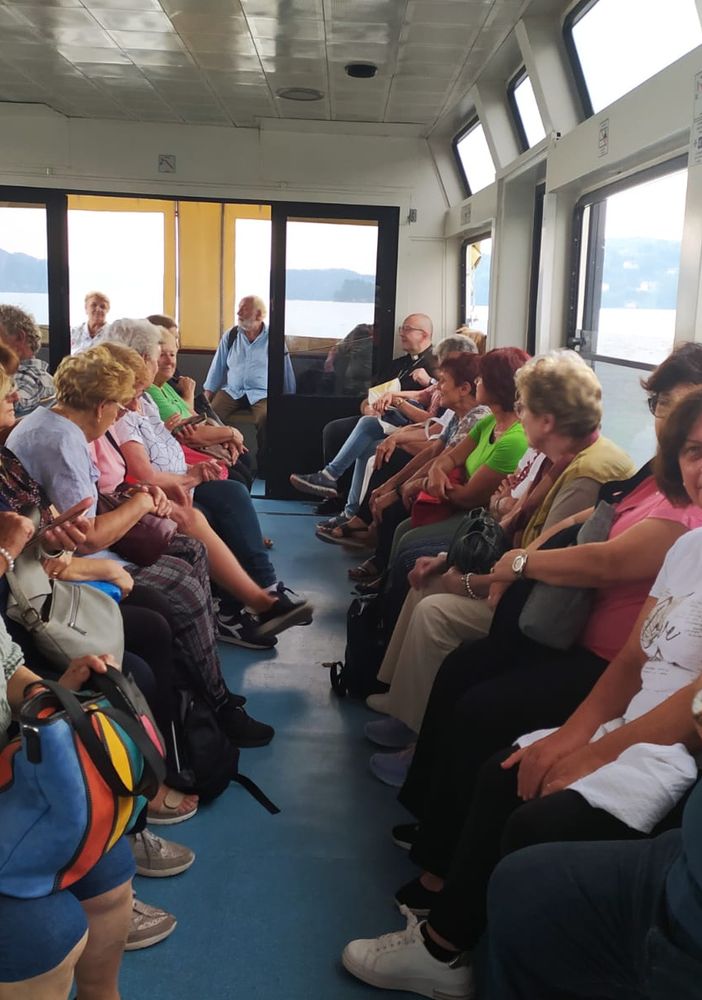 Gita all'isola di San Giulio per i volontari dell'Avas