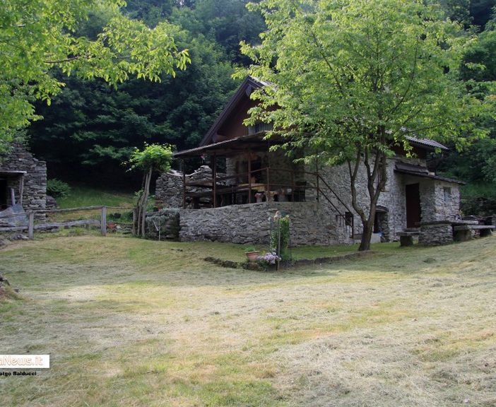 Nella foto: l'alpe La Piana, sopra Viganella