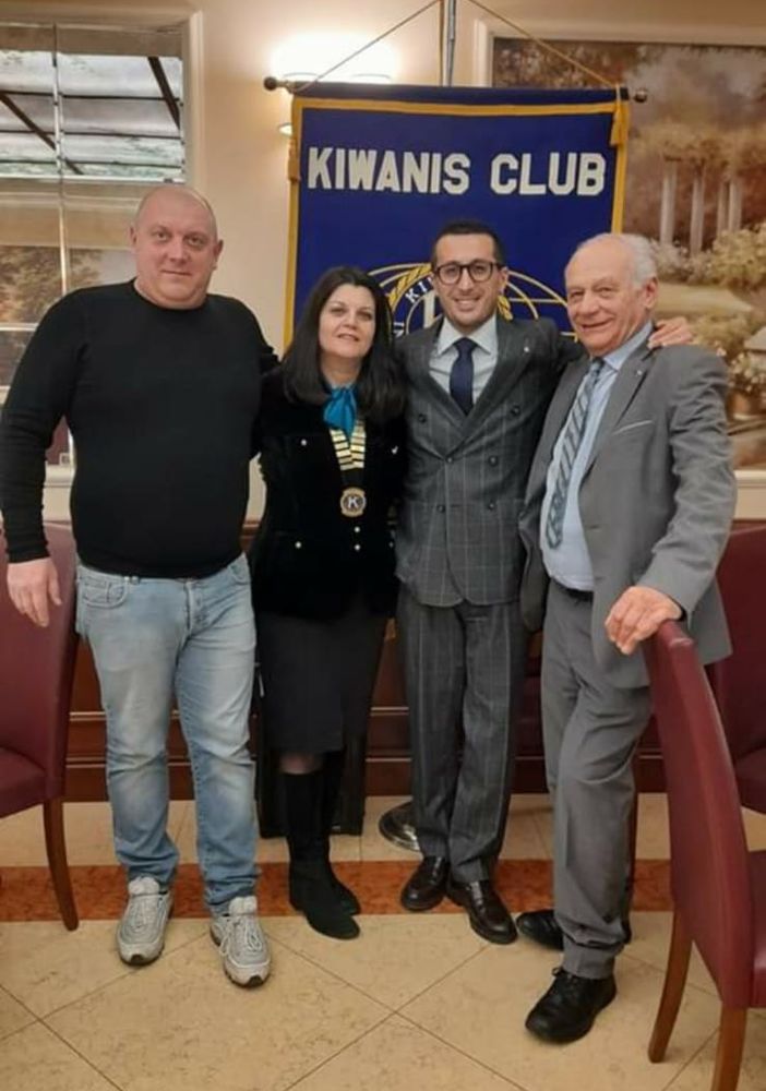 Il presidente Bassi (a sinistra nella foto) con alcuni esponenti del Kiwanis