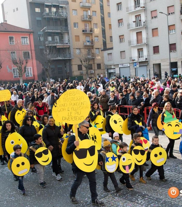 Distribuiti polenta e salamini all’asilo del Villaggio