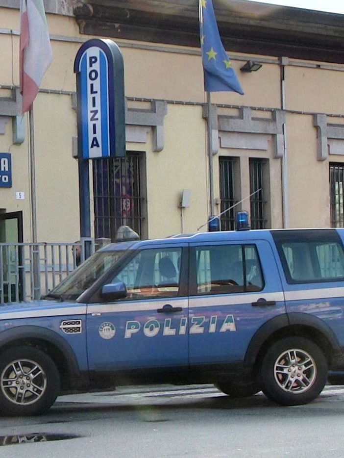 Obbligo di soggiorno per 3 anni a carico di un domese. Aveva ripetutamente molestato una giovane
