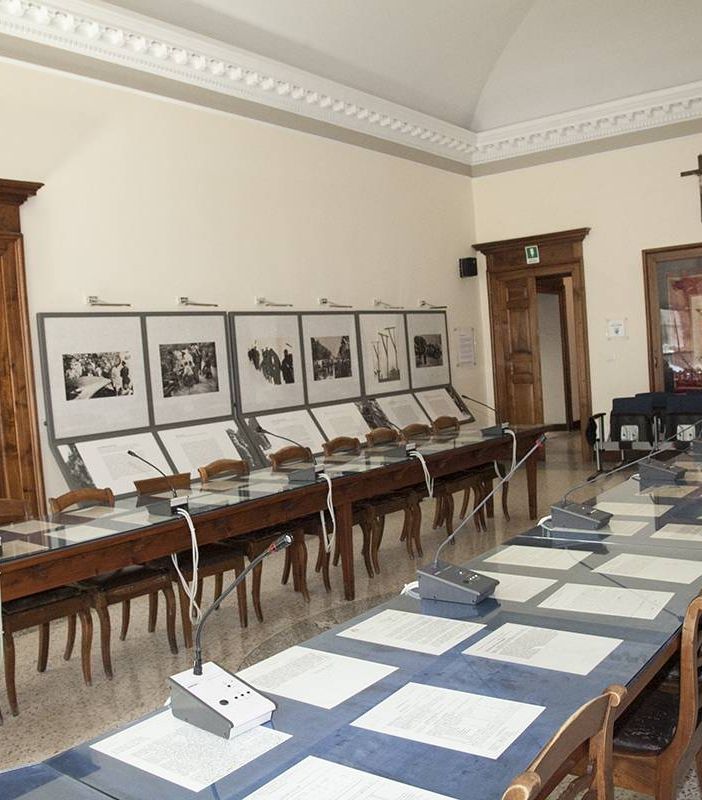 Questa sera il consiglio comunale domese torna a riunirsi nella Sala Storica