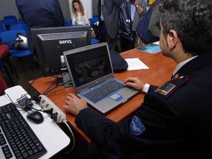 Allarme della Polizia Postale: attenti alla truffa dei falsi siti per visure auto