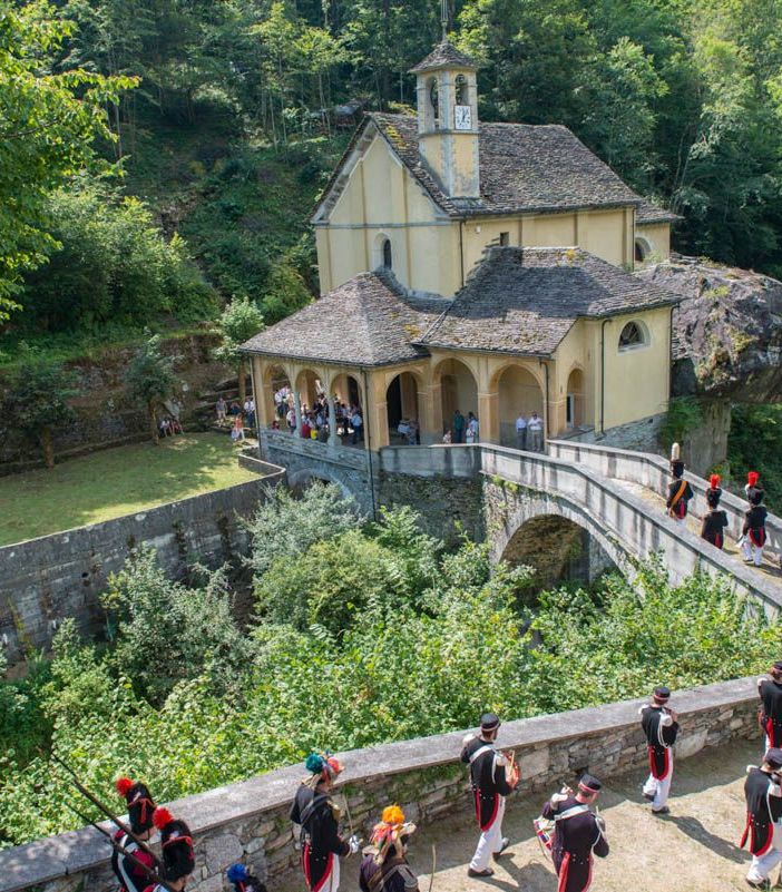 Festegiamenti di S.Valentino con parata della Milizia