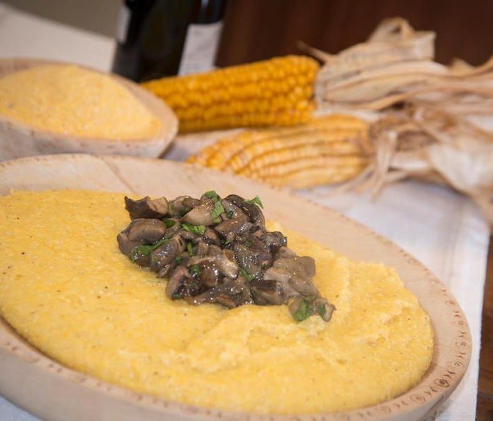 Al centro anziani di Pontetto polentata e festa di Carnevale