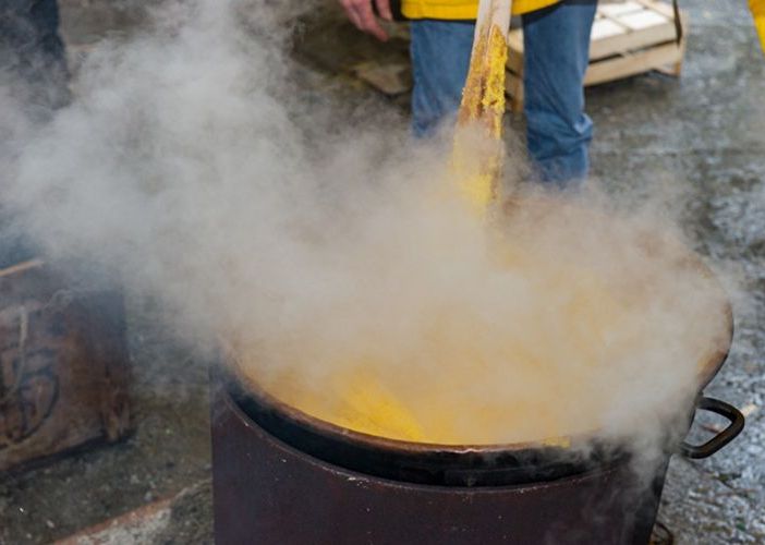 Carnevale, le associazioni organizzano a Mocogna il pranzo d’asporto