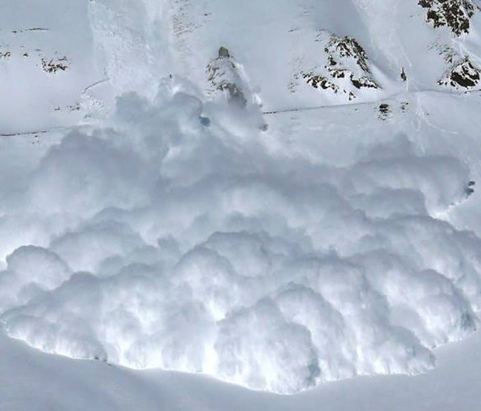 Vento e neve fresca: rischio valanghe marcato nelle zone di confine montane