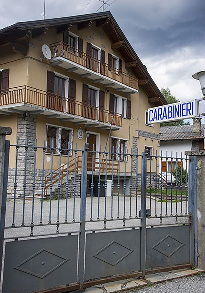 Sassi e colla nella serratura di una casa in Valle Vigezzo, sporta denuncia ai Carabinieri