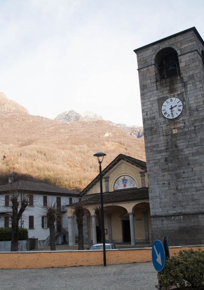 Premosello Chiovenda accende l'albero di Natale