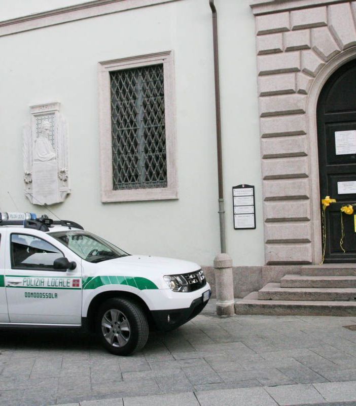 Non raccoglie i bisogni del cane: multa da 400 euro