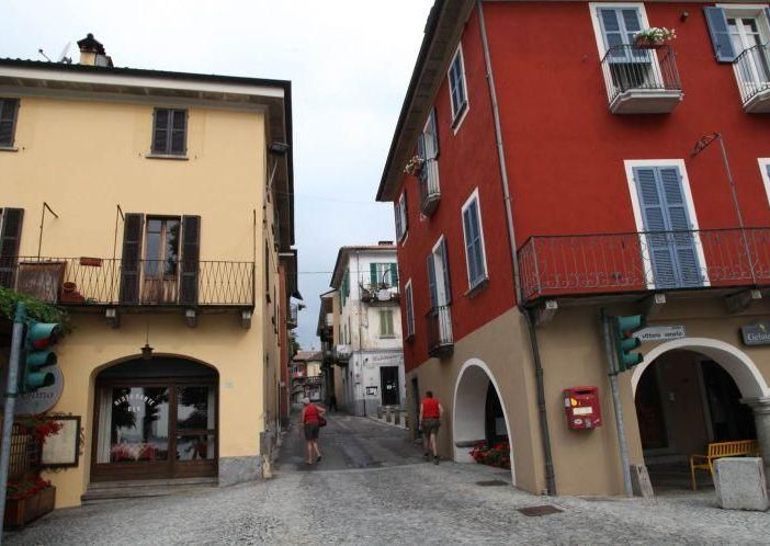 Per filo e per segno:incontro creativo a Mergozzo