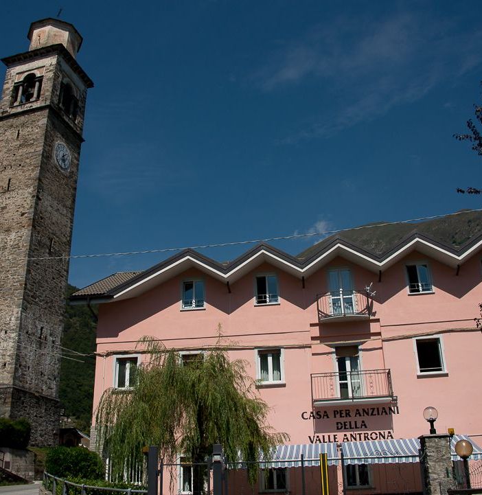 Unicredit dona cinque letti alla Rsa di Montescheno, i ringraziamenti della direttrice