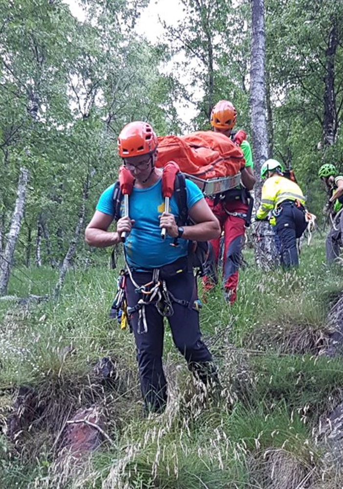 Escursionista svizzera si frattura una gamba, soccorsi in azione