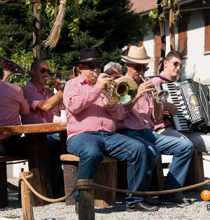 Alla Festa dell'Uva di Masera torna la sfilata dei carri
