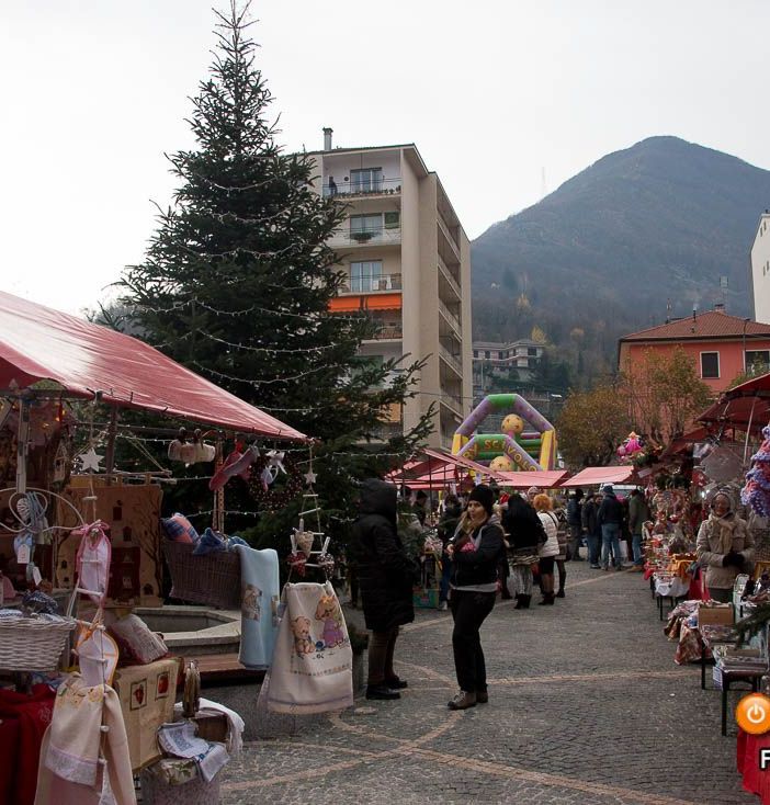 Villadossola accende l'albero di Natale