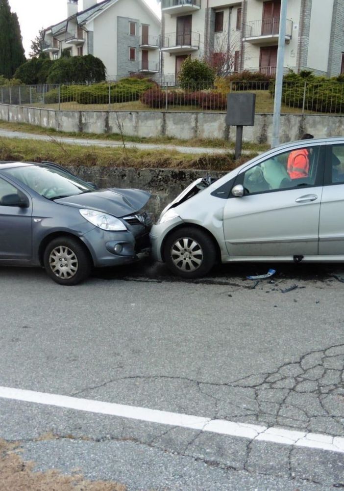 Frontale a Craveggia, tre feriti
