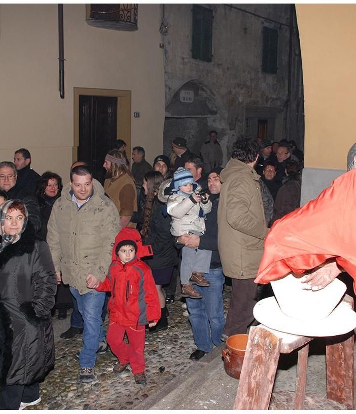 Il caratteristico presepe vivente nel centro  storico  di Vogogna