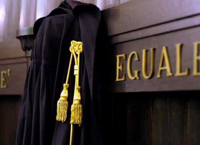 L'avvocato Tamiro: &quot;Il mio assistito non è sottoposto ai domiciliari&quot;. Le precisazioni sui fatti contestati dalla Questura