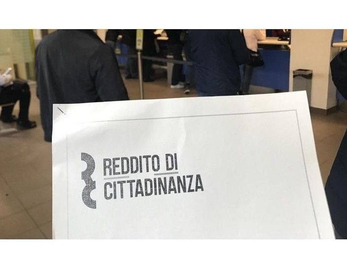 Reddito di cittadinanza, in calo richieste e percettori