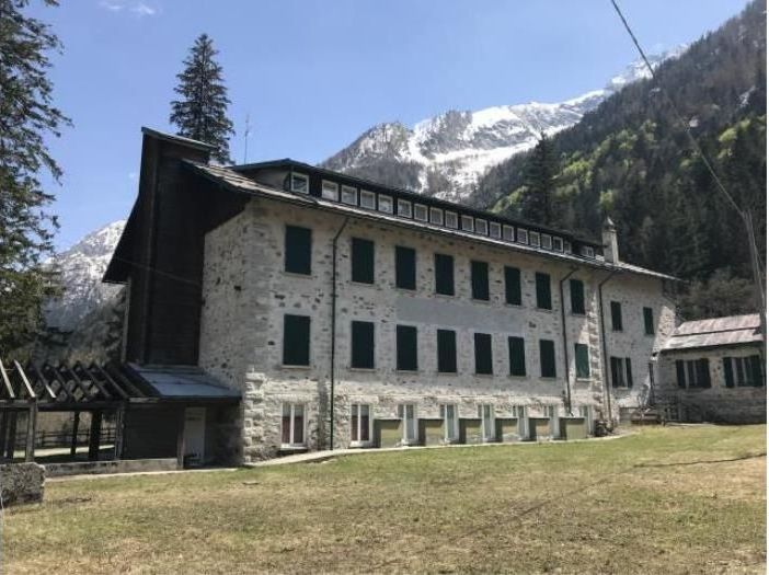 I profughi afghani, in quarantena sul lago d’Orta, saranno poi mandati a Macugnaga?