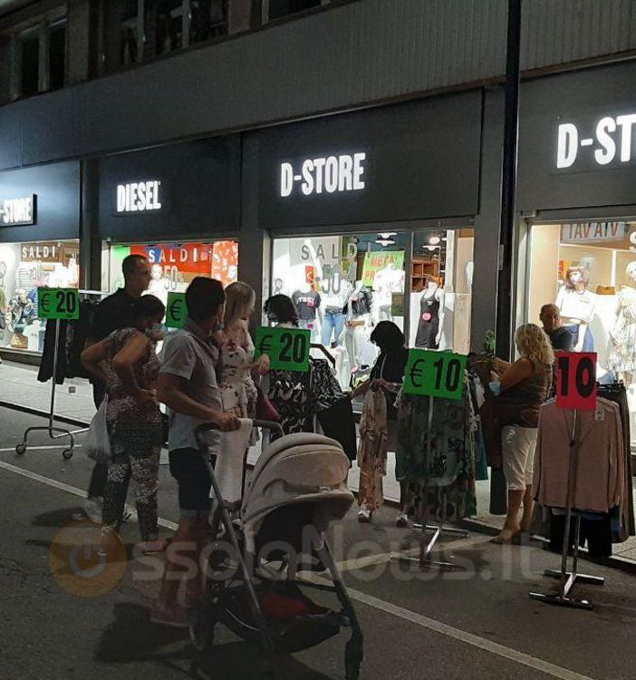 Ultima chiamata per i saldi in città: il 21 e 22 agosto serate di &quot;Fuori Tutto&quot;