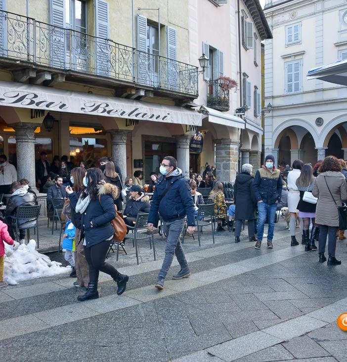 Dal 26 aprile tornano le zone gialle, ok ad attività all'esterno: ristoranti aperti anche di sera