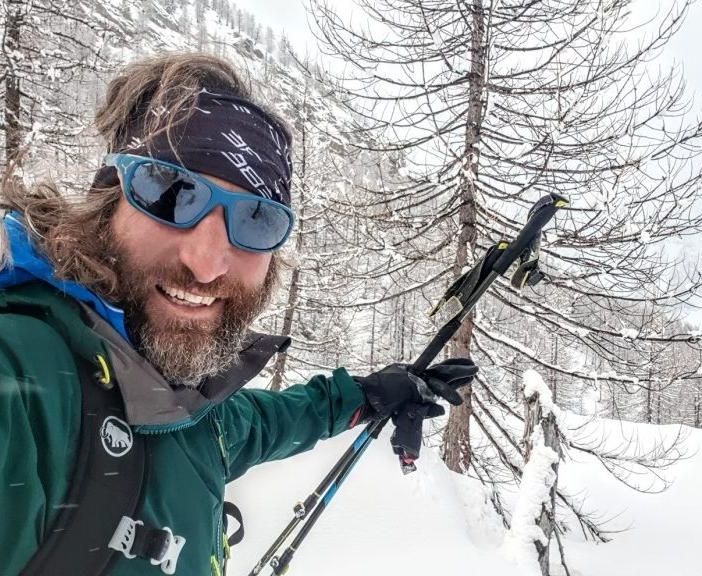Il forte alpinista e sciatore estremo Cala Cimenti travolto da una valanga