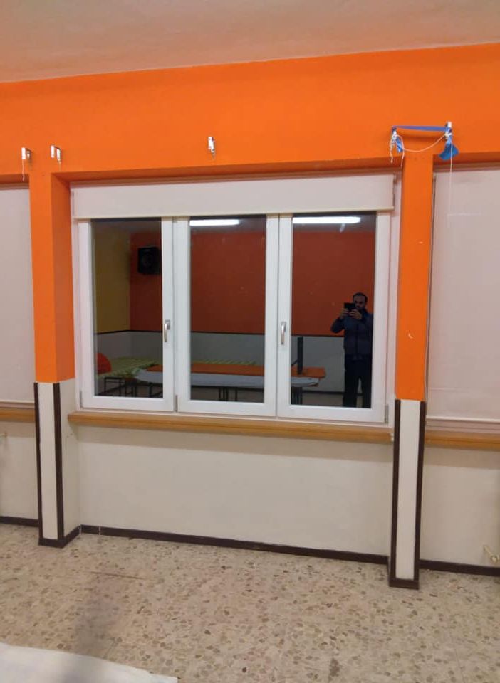 Sostituite le finestre della ex scuola di Cimamulera