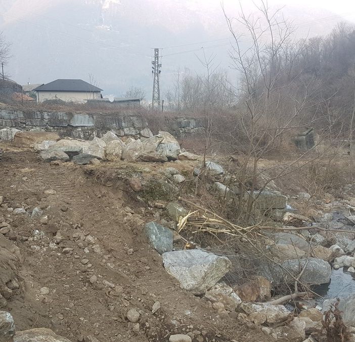 Iniziati i lavori di pulizia delle briglie al torrente San Carlo
