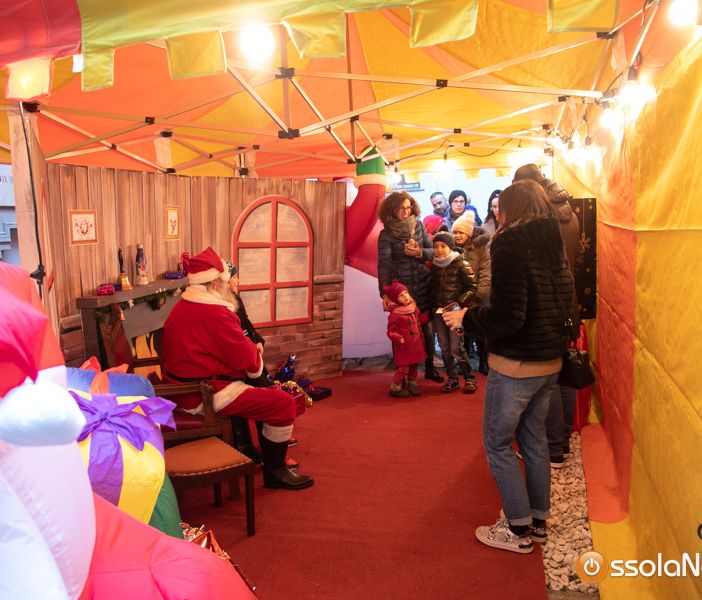 Riconsegna delle letterine a Babbo Natale a palazzo di città