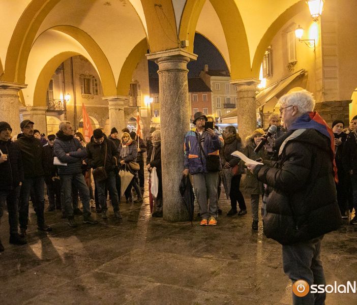 Anpi e organizzazioni civiche in piazza per chiedere la pace FOTO