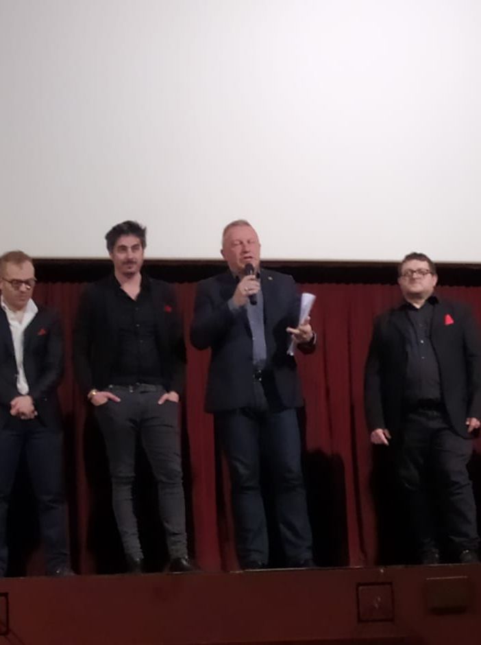 Pienone al Cinema Corso per la prima di ‘Mele rosse’