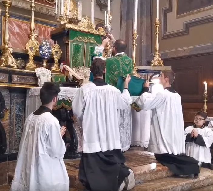 &quot;Il mio piccolo paese avrà da domani una Chiesa fredda&quot;