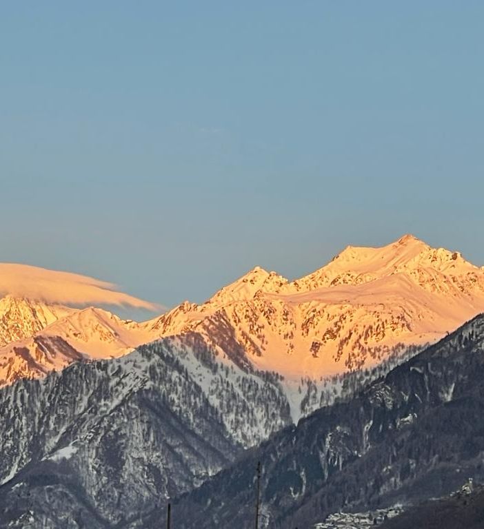 Guide alpine, legati su ghiacciaio: attrezzatura e consigli pratici per gli scialpinisti
